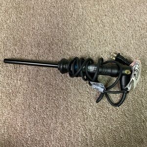 Like new! Red by kiss wand curler